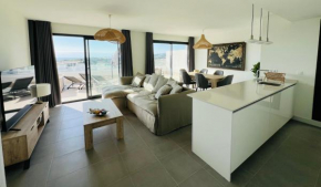 Modern and cosy penthouse facing the sea
